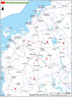 De områden som preliminärt valts för inventering i uppdateringen av POSKI-projektet i Södra Österbotten och Österbotten år 2023. De potentiella berggrundsobjekten 2022 är nya preliminära avgränsningar för områden som kan ha betydelse för försörjningen av stenmaterial i framtiden. OBS. Områdesavgränsningarna på kartan är riktgivande och större än den verkliga arealen. Områdena som inventeras kommer att preciseras och delvis minska från det som presenteras här innan fältarbetena inleds.