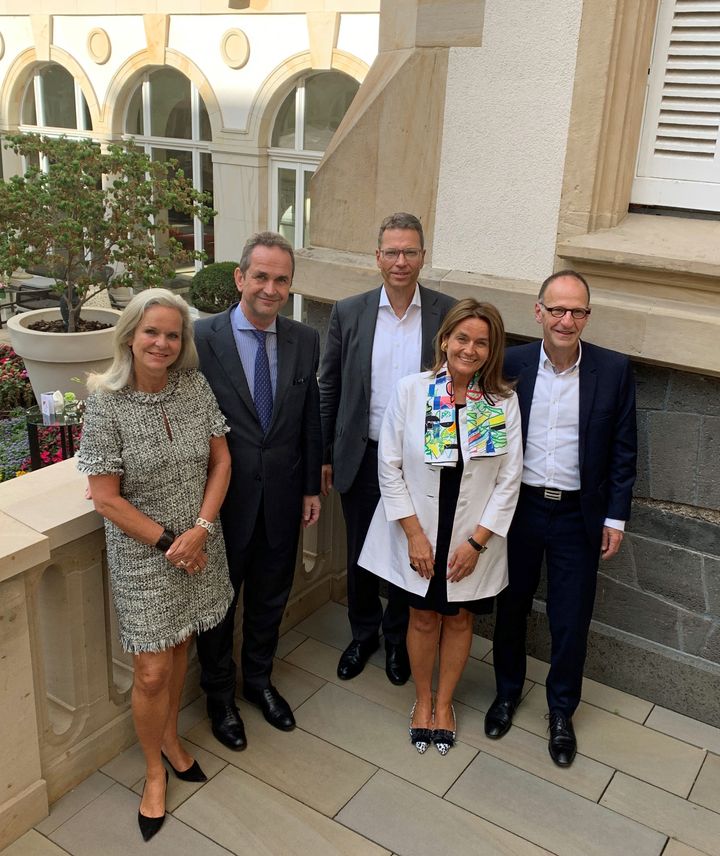 Meeting of the Industry Advisors Group of AvS - International Trusted Advisors: (from left) Sylvie Mutschler, Member of Board of Directors of AvS - International Trusted Advisors Holding, Andreas v. Specht, Wolfgang Colberg, Luisa Delgado and Tony Bogod.