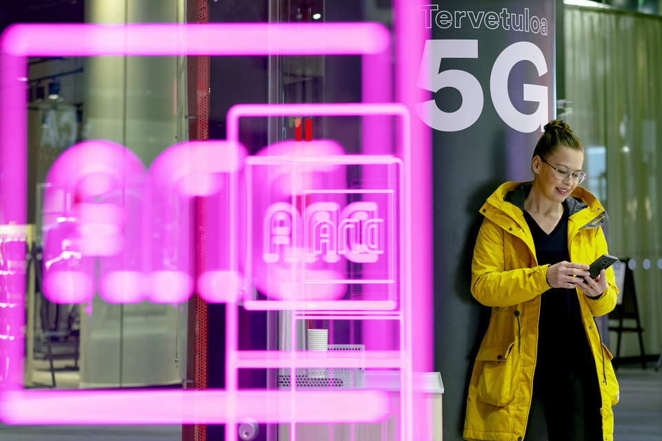 several-new-5g-phones-on-sale-at-dna-almost-all-manufacturers-now