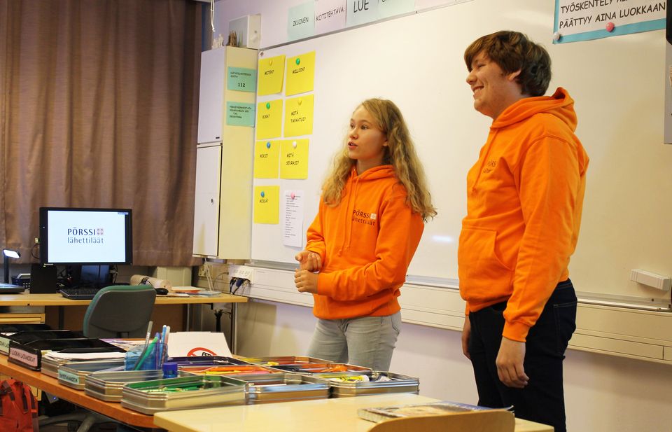 Nuoret opettavat kouluissa taloustaitoja toinen toisilleen – suosittu  vertaisoppimisohjelma laajenee ympäri Suomen | Pörssisäätiö