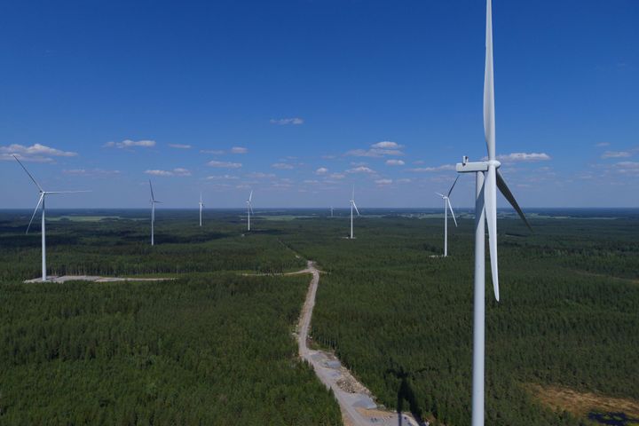 Kuvassa Storbackenin tuulipuisto Vöyrillä. Kuva: Jari Valle / Wind Controller.