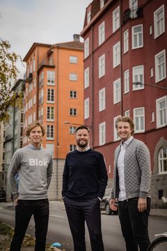 Vas. Rudi Skogman, konsernin tj, Johannes Westergård, välittäjä, Blok Ruotsi ja Ludvig Hjalmarsson, tj. Blok Ruotsi.