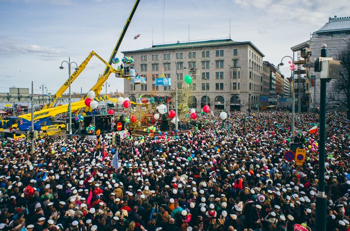 Torien ja kauppahallien vappu on täynnä musiikkia ja makuelämyksiä |  Helsingin kaupunki - Helsingfors stad