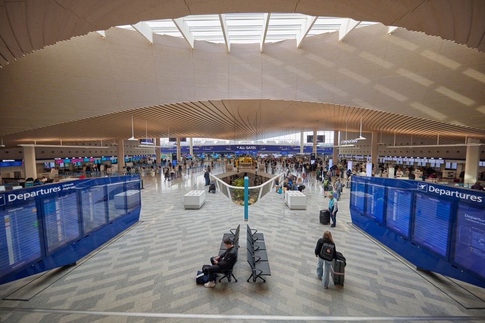 helsinki_airport_departures_hall_20231