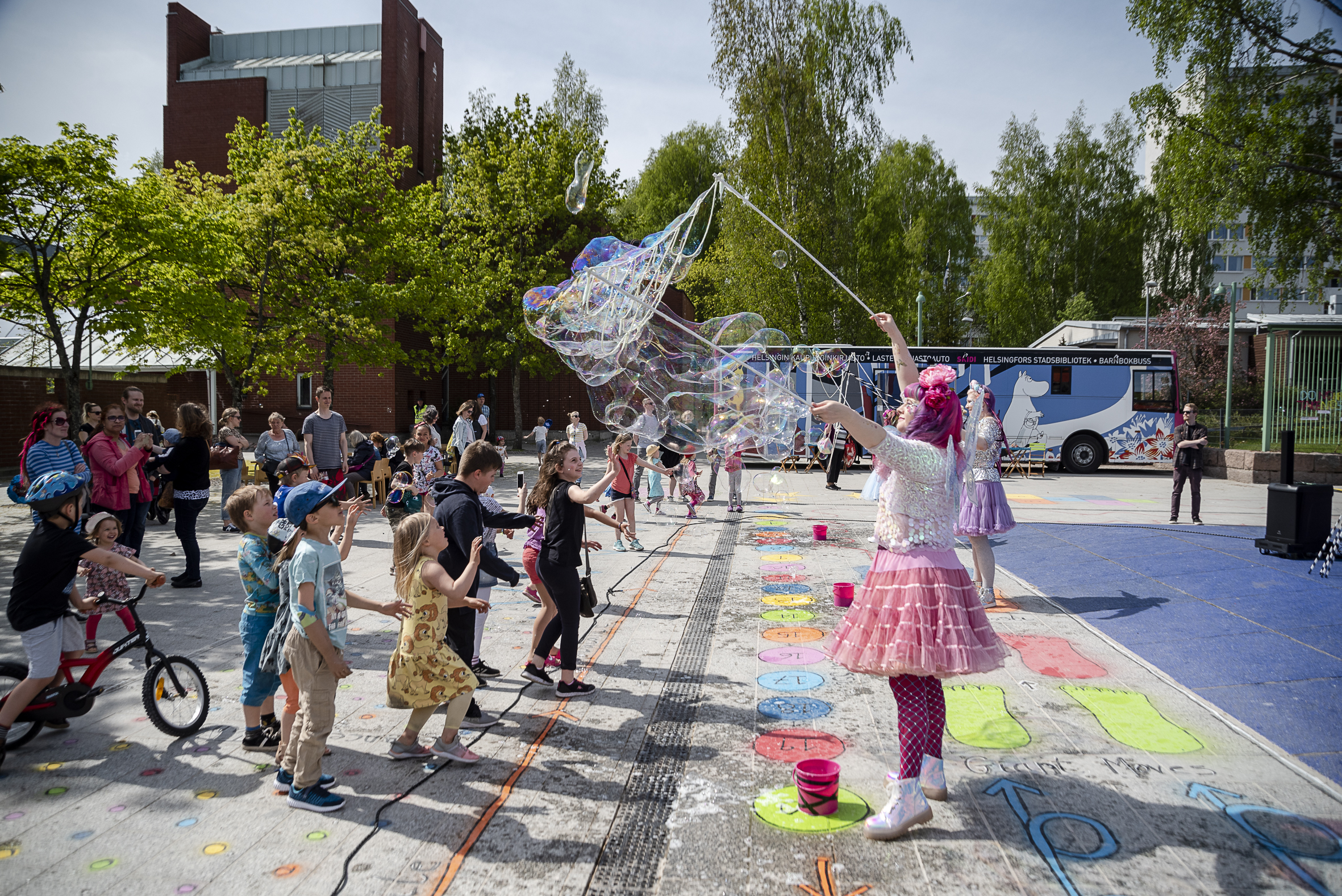 Helsingin kulttuurikeskuksissa vieraili vuonna 2019 lähes 900 000 kävijää |  Helsingin kaupunki, kulttuurin ja vapaa-ajan toimiala