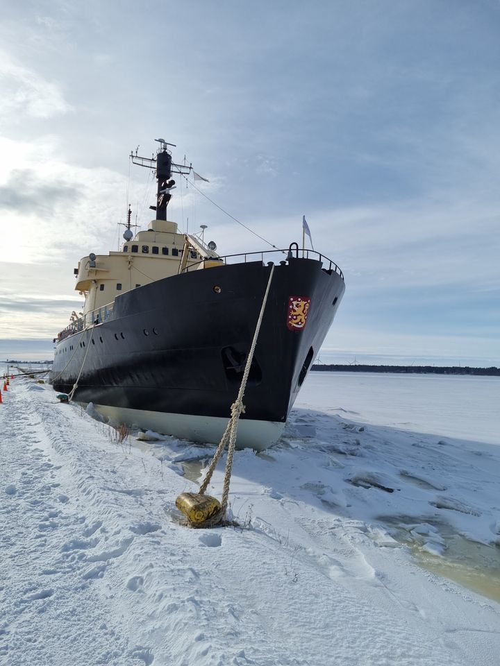Teknologiaa testattiin muun muassa Kemin jäänmurtaja Sampolla. Tulosten perusteella aluksille pystyttiin luomaan ajantasaista tilannekuvaa. 