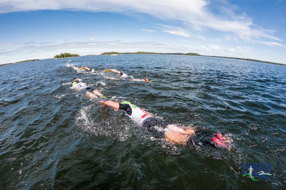 Ravintolavedosta syntynyt luontoliikuntalaji täyttää 20 vuotta –  ”Triathlonissakin kesti pitkään, että siitä tuli maijameikäläisten laji” |  Puruvesi SwimRun