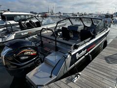 Hos Yamaha betyr modellnavnet V MAX SHO en versjon med mer kraft enn den nominelle effekten tilsier. Motorene er optimalisert for best mulig effekt-til-vekt-forhold, med mål om bedre akselerasjon og høyere toppfart. Den ekstra kraften er spesielt nyttig når båten er tungt lastet, for eksempel med større mannskap og omfattende fiskeutstyr.