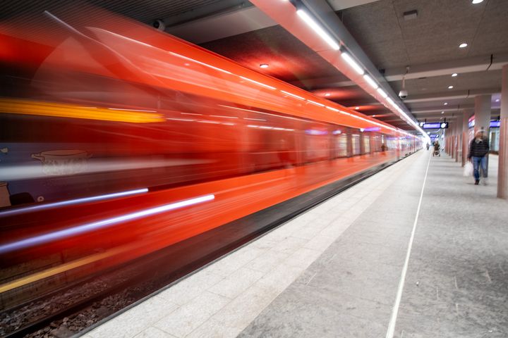 Metrojuna metroasemalla