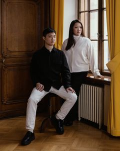 Taiwanilais-kanadalainen Lindahl ja kiinalainen Xiang tutustuivat toisiinsa sisustusarkkitehtuuria Aalto-yliopistossa opiskellessaan. New Yorkissa ja Pekingissä opintonsa tahoillaan aloittanut duo perusti opintojen ohessa vuonna 2017 muotoilustudio Yatofun.