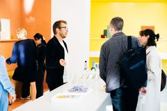 Habitare Prossa mukana olevia yrityksiä nähdään myös Showrooms Habitare x Helsinki Design Week -tapahtumakokonaisuudessa, jossa yritykset esittelevät tuotteitaan ja palveluitaan alan ammattilaisille ja muotoilun ystäville keskustassa sijaitsevissa näyttelytiloissaan.