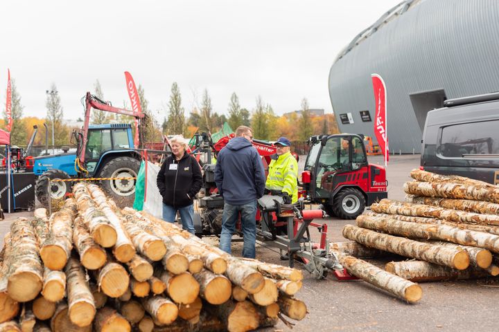 MaatalousKonemessuilla 2022 oli työnäytöksiä ulkoalueella