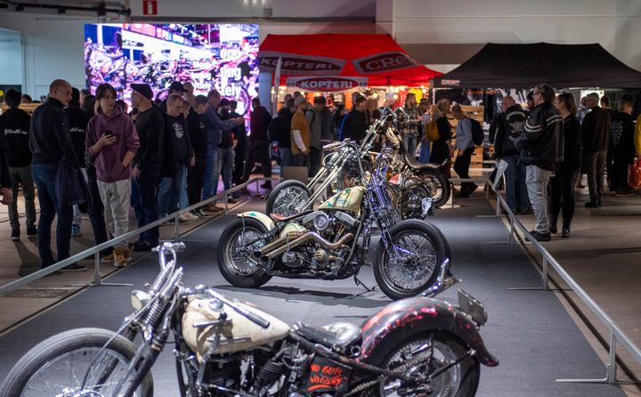 Moottroipyöriä MP 24 -messujen Petrol Circus Custom Bike Show'ssa. Kuva: Heidi Koivula