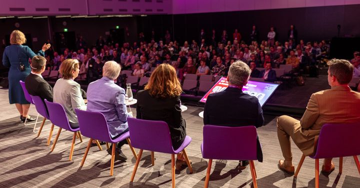 Radical Health Festival Helsingin osallistujat ovat yrityksiä, startupeja, lääkäreitä ja muita sote-ammattilaisia, tutkijoita, päättäjiä, vaikuttajia ja mediaa.