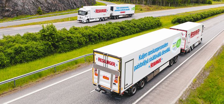 Vuositasolla Hesburger-rekat tankkaavat noin 175 000 litraa Neste MY Uusiutuvaa Diesel™ -polttoainetta, ja ne ovat kulkeneet sen avulla tähän mennessä jo yli miljoona kilometriä tien päällä.