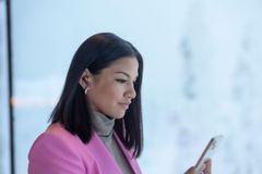 DNA:n marraskuun 2025 myydyimmät puhelimet ja älykellot.