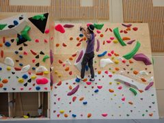 Maijamäen liikuntahalliin on valmistunut boulderointiseinä, joka monipuolistaa harrastamisen ja koululiikunnan mahdollisuuksia. Toinen boulderointiseinä on tulossa uuteen Kalevanniemen liikuntahalliin.