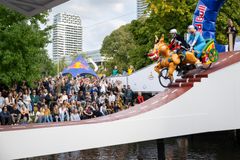 Red Bull Rautaratsu on kansainvälinen tapahtumakonsepti, joka järjestettiin ensimmäisen kerran Alankomaiden Haagissa kesällä 2023 nimellä Red Bull Stalen Ros. Kuva: Red Bull Content Pool