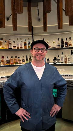 NH Collection Helsinki Grand Hansan Bar Managerin saappaisiin hypännyt Timo Siitonen tunnetaan Suomen cocktail-kentän pioneerina ja mm. legendaarisen A21-cocktailbaarin perustajana. Hän ottaa vetovastuun Uuden ylioppilastalon tornissa sijaitsevasta, huippusuositusta Kupoli-cocktailbaarista sekä matkailijoiden ja helsinkiläisten rentona kohtaamispaikkana tunnetusta Hansa Cafén baarista.