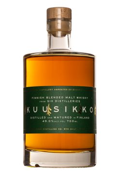 Kuusikko Finnish Blended Malt Whisky on saatavilla Alkosta 27.1.2025 lähtien. Pullon (0,7 litraa) hinta on 106 euroa.