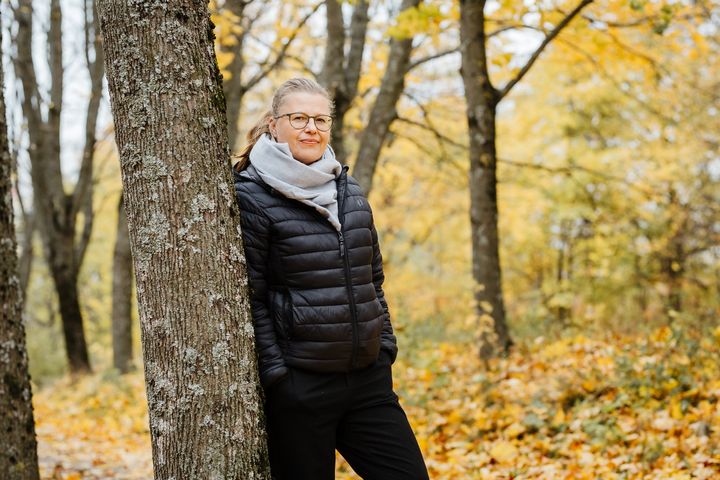 Vuoden 2025 yhteiskuntatieteilijä Linda Konate on huolissaan ihmisarvosta käytävästä keskustelusta. Konate työskentelee Lääkärit Ilman Rajoja -järjestön toiminnanjohtajana ja hänellä on yli 20 vuoden kokemus humanitaarisesta työstä.