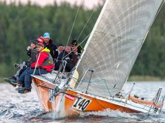 Jyri Lehtisen kipparoima urheiluvene Auvo kuuluu Päijännepurjehduksen ennakkosuosikkeihin.