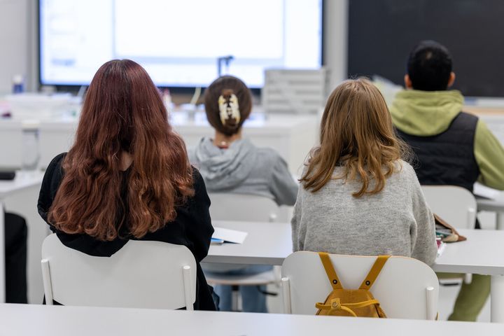 Elever i ett klassrum.