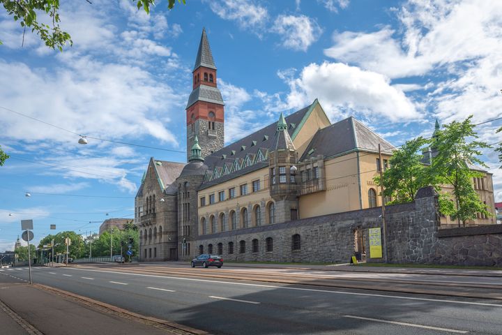 Kansallismuseomme on parhaillaan remontissa suljettuna ja lipputulot jvt saamatta. Budjettileikkaukset uhkaavat viivstytt museon avautumista.