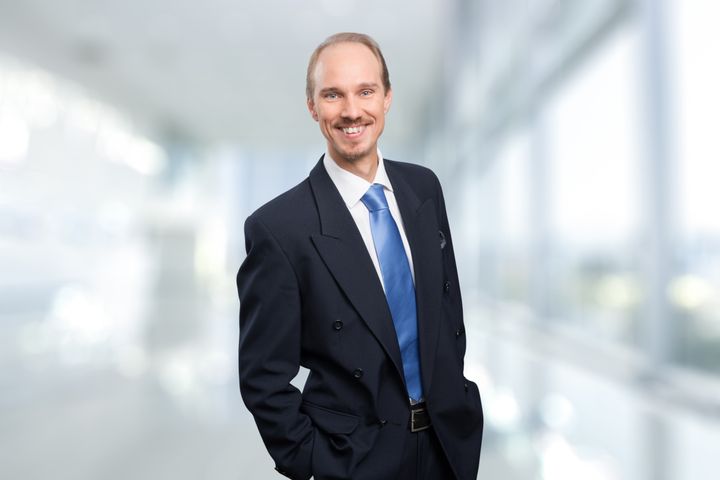 Etlan tutkimuspäällikkö Olli Ropposen mukaan veronkiristysten kohdalla tulisi lähtökohtaisesti välttää veromuotoja, joiden veropohjat ovat erittäin herkkiä käyttäytymiselle. Tuoreen tutkimuksen selkein tulos on se, että tapauksissa, joissa ansiotulojen rajaveroasteet ylittävät 55 prosenttia, verotusta kannattaa sekä verotuottojen että hyvinvoinnin näkökulmasta keventää.