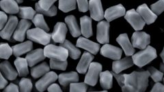 Nanomittakaavan katalyyttihiukkasia mikroskoopin kautta.