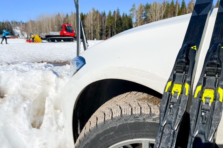 Talvilomien liikenteessä on varauduttava hyvin erilaisiin keliolosuhteisiin. Se edellyttää talvirenkailta hyvää kuntoa ja pitoa.