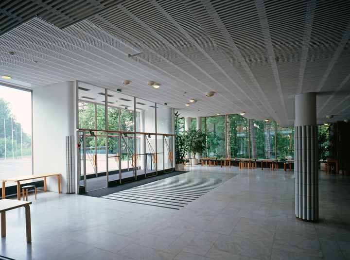 Jyväskylän yliopisto, päärakennuksen aula 1954–56