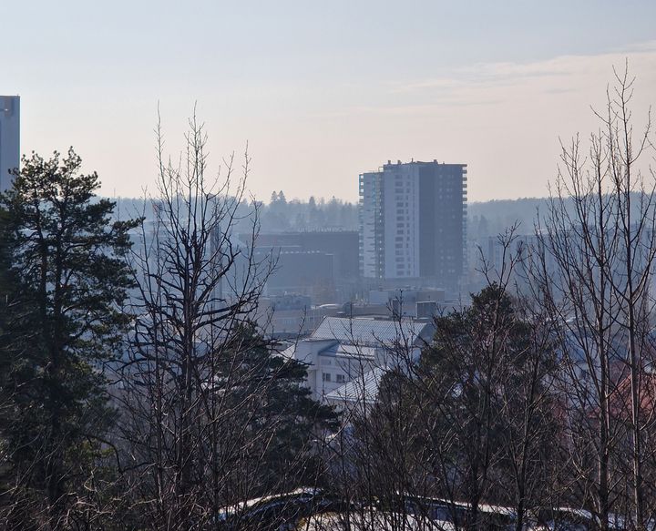 Kaukokulkeuma aiheutti poikkeuksellisen korkeat pienhiukkaspitoisuudet tämän viikon tiistaina. Kuva: HSY/Saija Korhonen