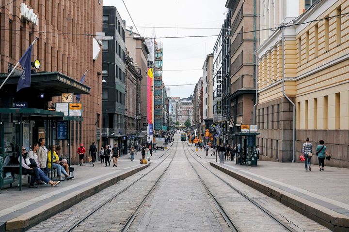 Marssi kulkee Aleksanterinkatua.