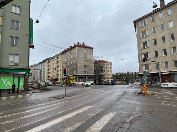 Nordenskiöldinkadun ja Mannerheimintien risteys, josta kiskotyöt alkavat 14. maaliskuuta.