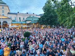 Taiteiden yönä Espan lavalla oli varsinainen yleisömeri.