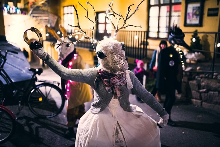 Fauna Humanan eläinhahmot esiintyvät Malmin joulutorilla torstaina 12.12.