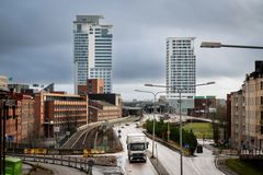 Junatie Sörnäisistä Kalasatamaan päin kuvattuna.