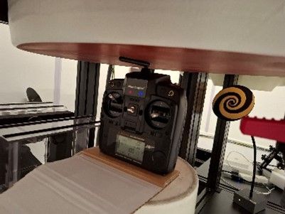 Drooniohjain mittalaitteessa