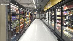 Myymälätilojen osalta S-market Jämsänkoski noudattaa ketjun nykyaikaista linjaa, eli ostoskierros alkaa hedelmä- ja vihannesalueelta ja jatkuu kylmäkalusteille, joissa tuotteet on sijoitettu energiatehokkaisiin, ovellisiin kaappeihin.