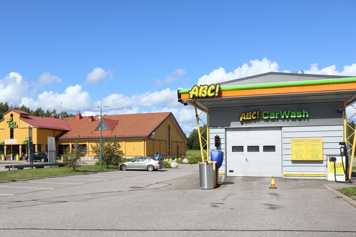 ABC Karjaan yhteydessä sijaitseva autopesu uusitaan marraskuussa.