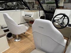 The concept boat also includes cork flooring – A renewable, non-slip, and comfortable material underfoot and Spradling Linetex fabric for upholstery – Produced by a carbon-neutral and ISO 14001-certified manufacturer using a closed water loop system.