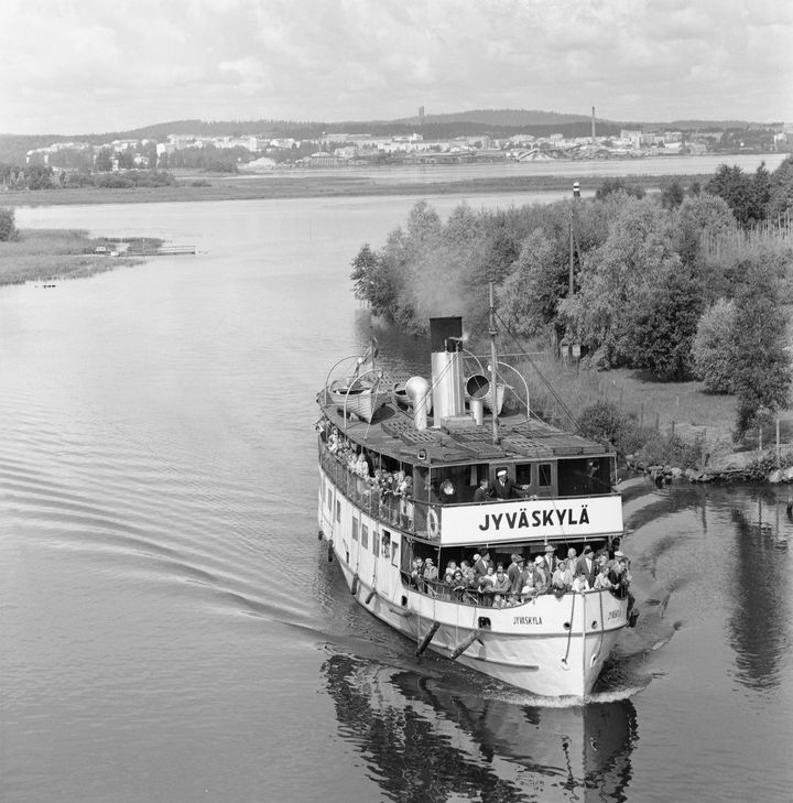 Matkustajalaiva S/S Jyväskylä Äijälänsalmessa. Museovirasto, Historian kuvakokoelma / Teuvo Kanerva 1966