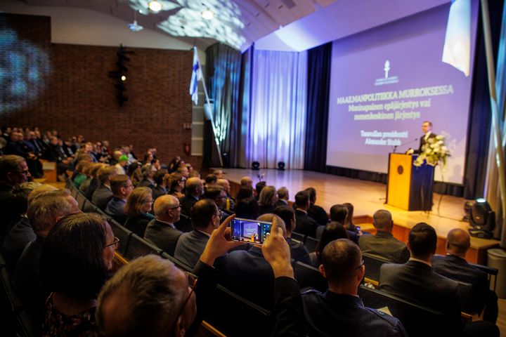 Presidentti Alexander Stubbin luento kiinnosti Martti J. Kari -muistoseminaarissa.