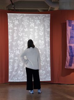 Rut Bryk, reproduction of lino-printed fabric, early 1940s / 2024. The reproduction of the fabric was designed and created by Ella Fabritius. Tapio Wirkkala Rut Bryk Foundation Collection / EMMA – Espoo Museum of Modern Art © Ari Karttunen / EMMA