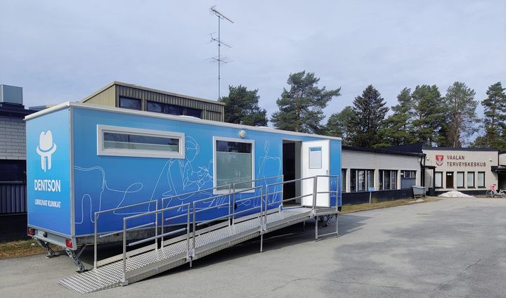 Liikkuva hammashoitokontti.