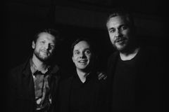 Tapahtumassa kuullaan Lassyn, basisti Ville Herralan ja rumpali Jaska Lukkarisen muodostamaa Trioa, joka julkaisi ylistystä keränneen debyyttilevynsä 2021.