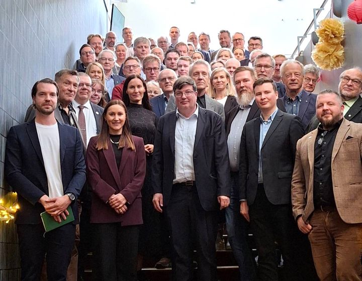 Ikaalisissa pidetyn VT3-vaikuttajaseminaarin osallistujat yhteiskuvassa.