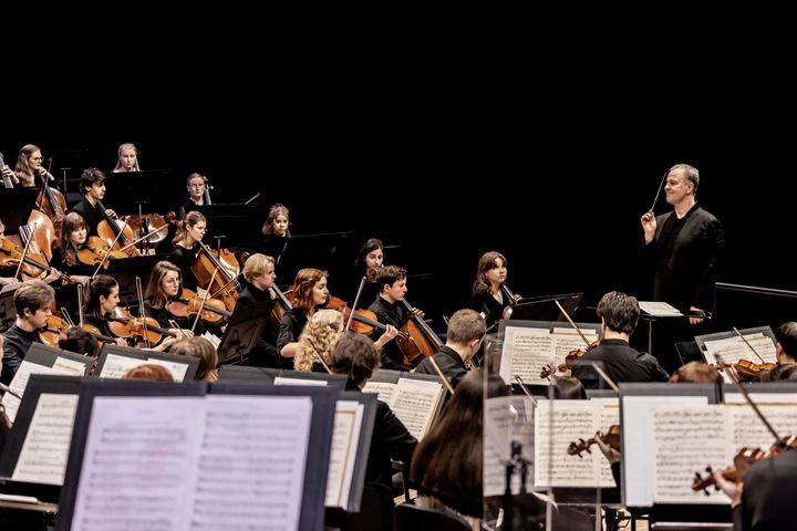 SIbafest 2024 -festivaaleilla Sibelius-Akatemian sinfoniaorkesteri esitti Messiaenin, Beethovenin ja Bartókin teoksia kapellimestari Sakari Oramon johdolla. Solisteina esiintyivät Sibelius-Akatemian opiskelijat viulisti Iidamari Ahonen, sellisti Artturi Aalto ja pianisti Tsotne Sidamonidze.