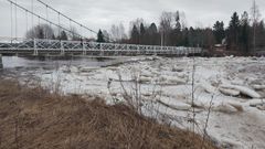 Hängbron i Merikart. Foto: NTM-centralen i Södra Österbotten.